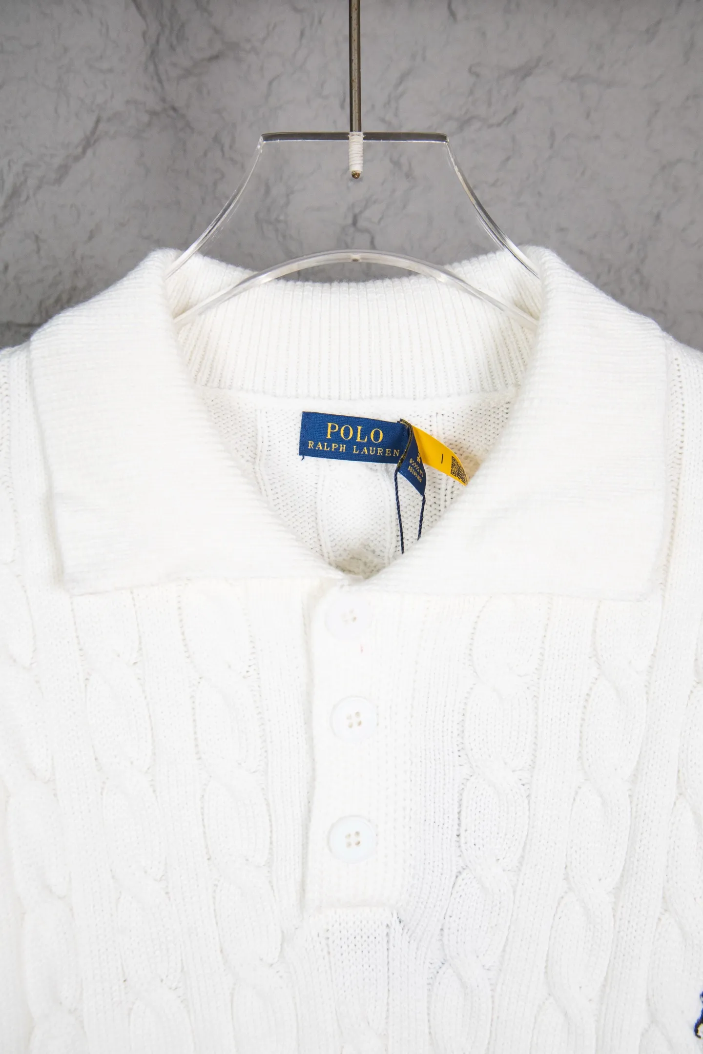 P240 Ralph Lauren 2025ss new twist sweater button cardigan. The fabric is made of imitation cashmere fabric. A full set of customized accessories. The highest version on the market. Color: Navy blue, black, white and gray. Size: S-XL.